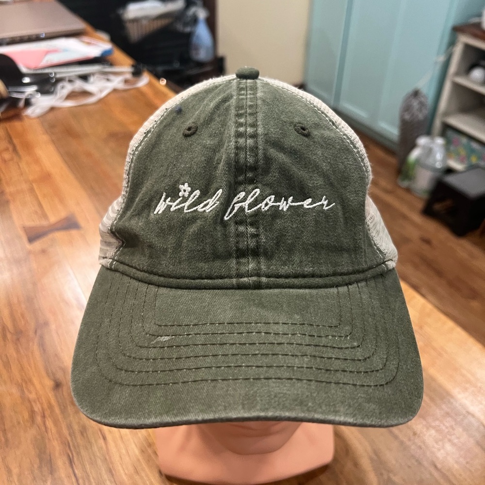 Green Wild Flower Cap